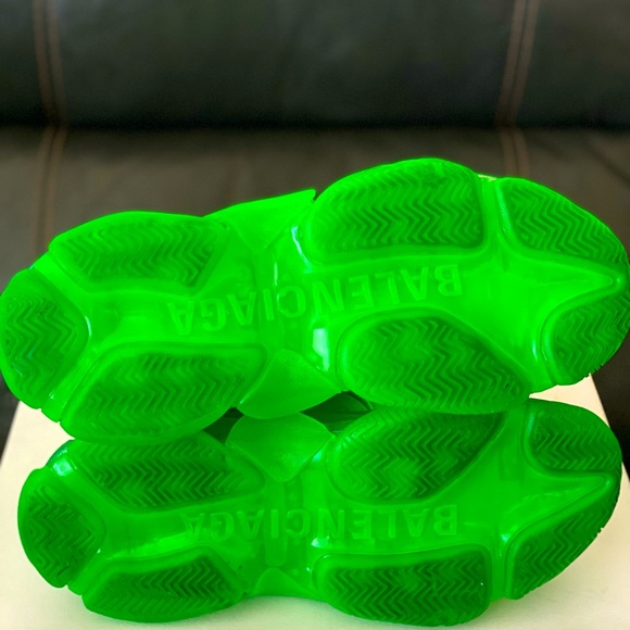 Balenciaga Triple S Neon Green Clear Soles Shipping in original box - Picture 12 of 15